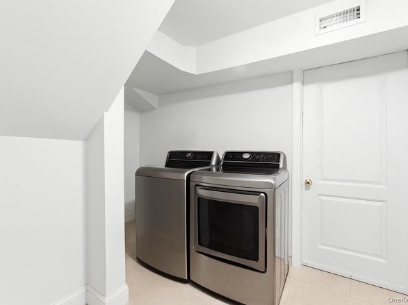 28 Ozark Street, Ronkonkoma NY 11779