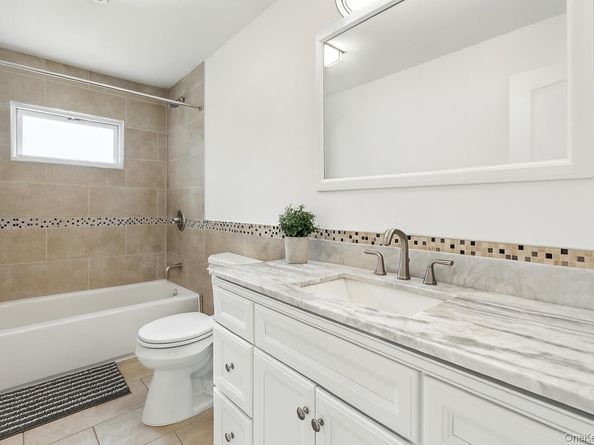 28 Ozark Street, Ronkonkoma NY 11779