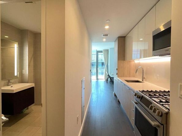 131-05 40th Road PH1T, Flushing NY 11354