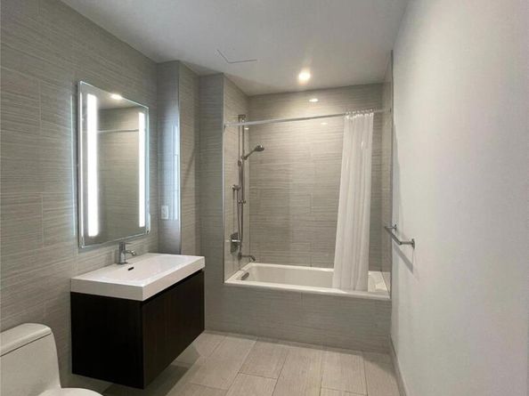 131-05 40th Road PH1T, Flushing NY 11354