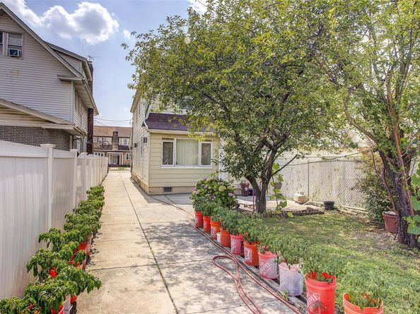 88-27 196th Street, Hollis NY 11423