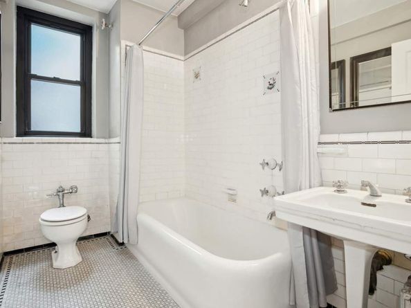 235 East 22nd Street 4L, New York NY 10010