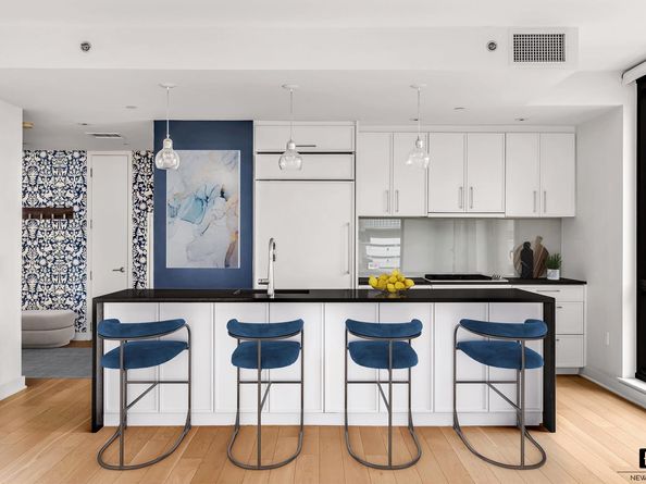 160 East 22nd Street 18A, New York NY 10010