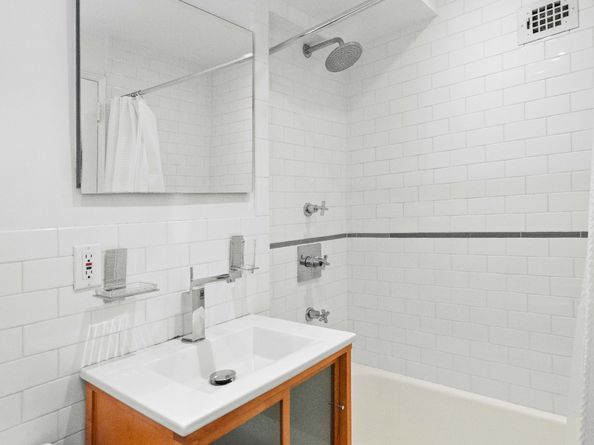 69 West 9th Street 8H, New York NY 10011