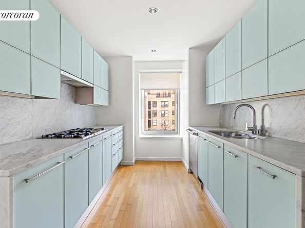 310 East 53rd Street 8A, New York NY 10022