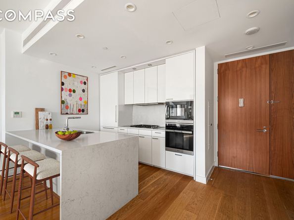 301 East 61st Street 10B, New York NY 10065