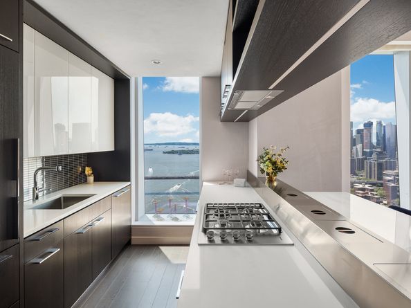 252 South Street 19A, New York NY 10002