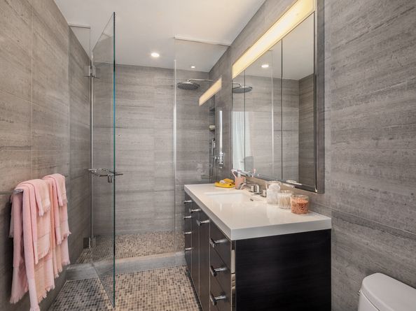 252 South Street 19A, New York NY 10002