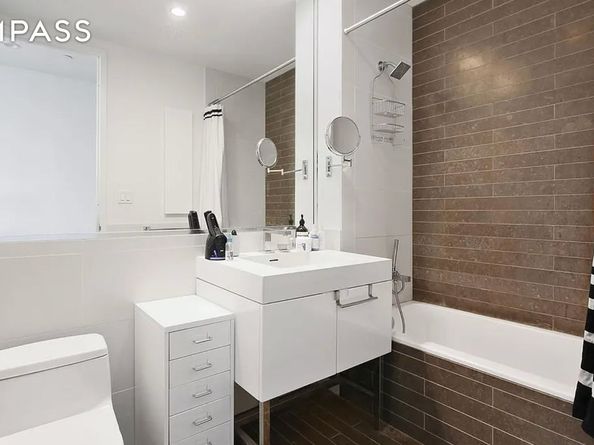 388 Bridge Street 37D, Brooklyn NY 11201