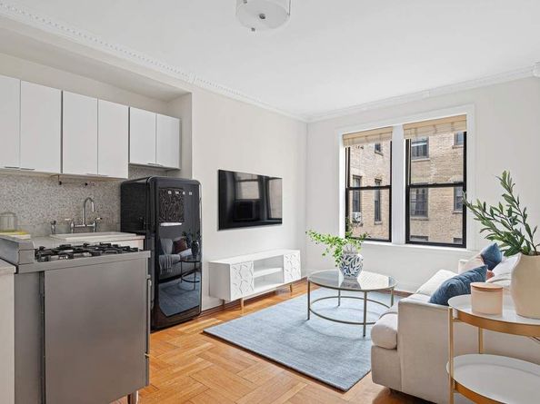 85 Barrow Street 5R, New York NY 10014