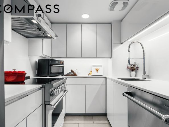 23 East 10th Street 407, New York NY 10003