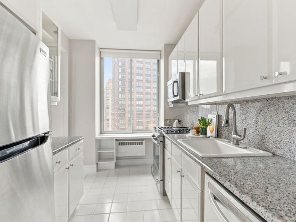 200 Riverside Boulevard 25E, New York NY 10069