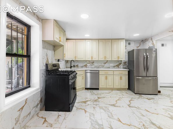 902 Lafayette Avenue, Brooklyn NY 11221