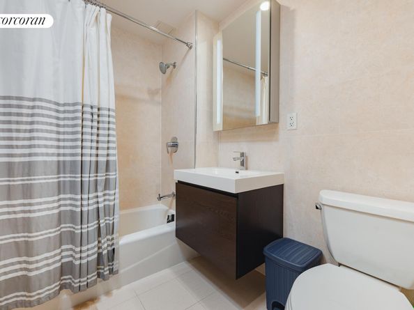 158-15 Union Turnpike 205N, Queens NY 11366