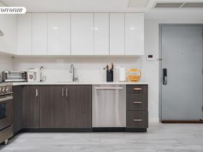 158-15 Union Turnpike 205N, Queens NY 11366