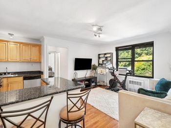 4523 Broadway