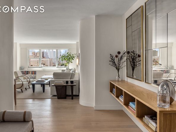 101 West 12th Street 12R, New York NY 10011