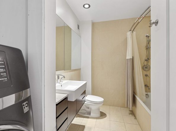 135 West 14th Street 8, New York NY 10011