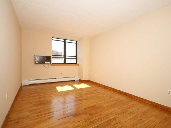 300 Cathedral Parkway 19J, New York NY 10026