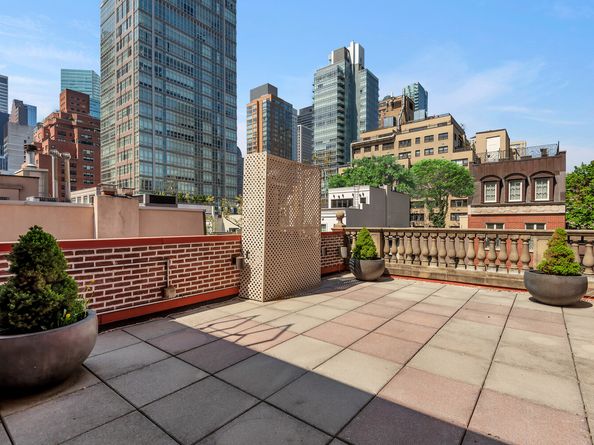 330 East 51st Street, New York NY 10022