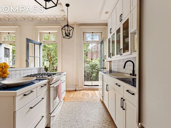 152 Dekalb Avenue, Brooklyn NY 11217
