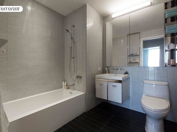 252 South Street 64E, New York NY 10002