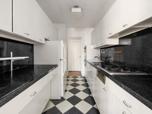 165 West End Avenue 18M, New York NY 10023