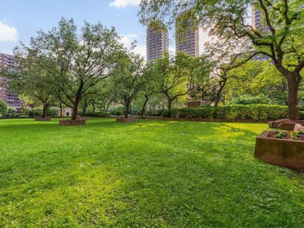 165 West End Avenue 18M, New York NY 10023