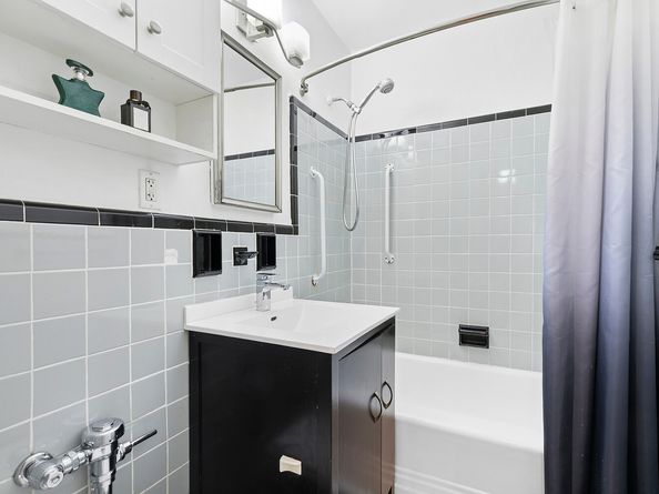 211 East 18th Street 2W, New York NY 10003