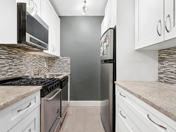 211 East 18th Street 2W, New York NY 10003