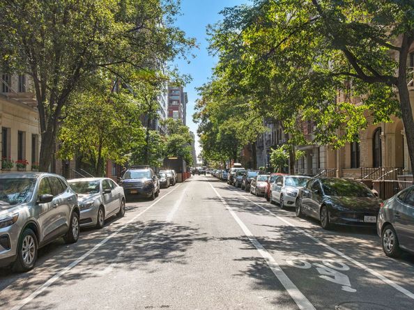 228 West 21st Street 2, New York NY 10011