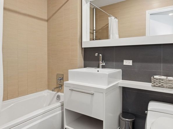 305 West 16th Street 5F, New York NY 10011