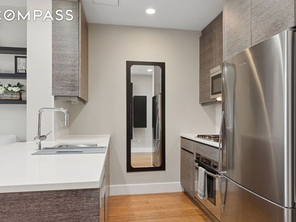 305 West 16th Street 5F, New York NY 10011