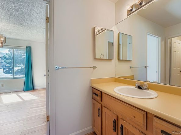 19660 E Loyola Circle, Aurora CO 80013