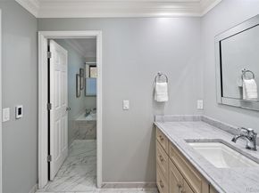2552 E Alameda Avenue 32, Denver CO 80209