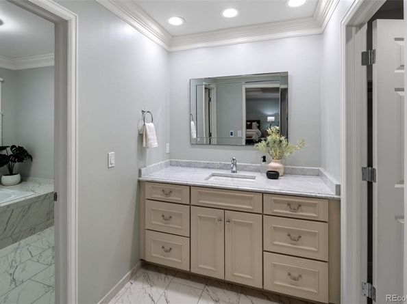 2552 E Alameda Avenue 32, Denver CO 80209