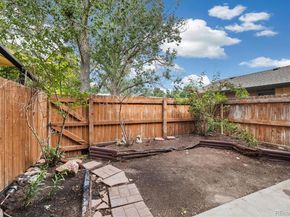 1231 S Crystal Way, Aurora CO 80012