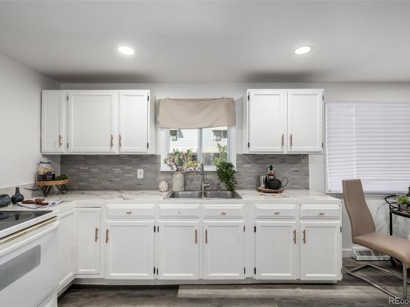 11087 Montview Boulevard, Aurora CO 80010