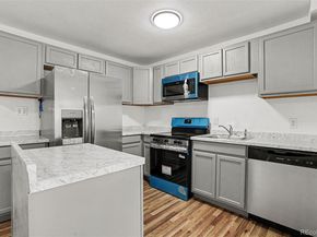 141 Oakland Court, Aurora CO 80011