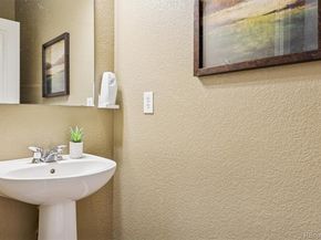 6813 S Harvest Court, Aurora CO 80016