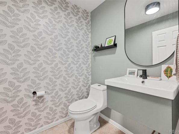 893 S Evanston Circle, Aurora CO 80012