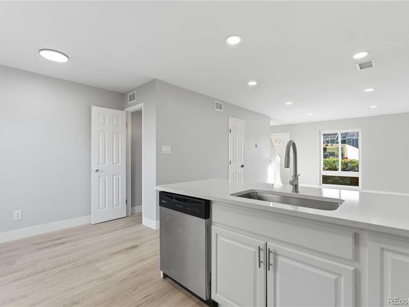 932 S Peoria Street, Aurora CO 80012