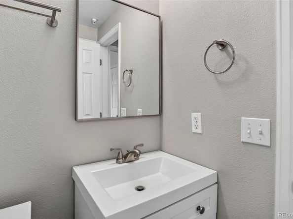 Undisclosed Address #7046892, Aurora CO 80015