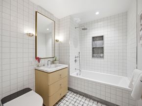 24-01 Queens Plaza N 2066, Queens NY 11101