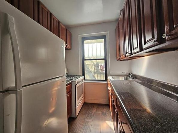 21-58 35th Street 3A, Queens NY 11105