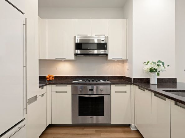 250 East 49th Street 12D, New York NY 10017