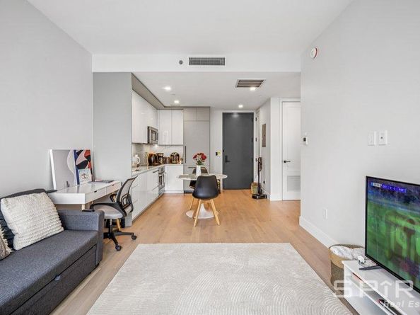 37-34 33rd Street 7E, Queens NY 11101