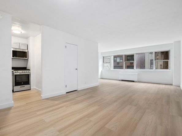 321 East 48th Street 6J, New York NY 10017