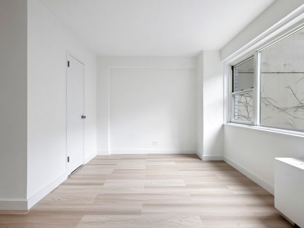 321 East 48th Street 6J, New York NY 10017