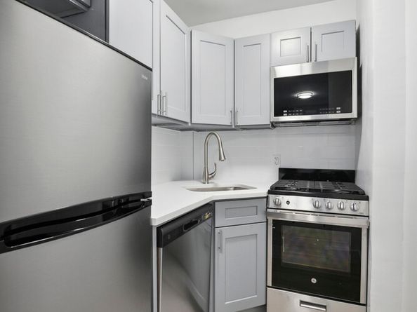 321 East 48th Street 6J, New York NY 10017